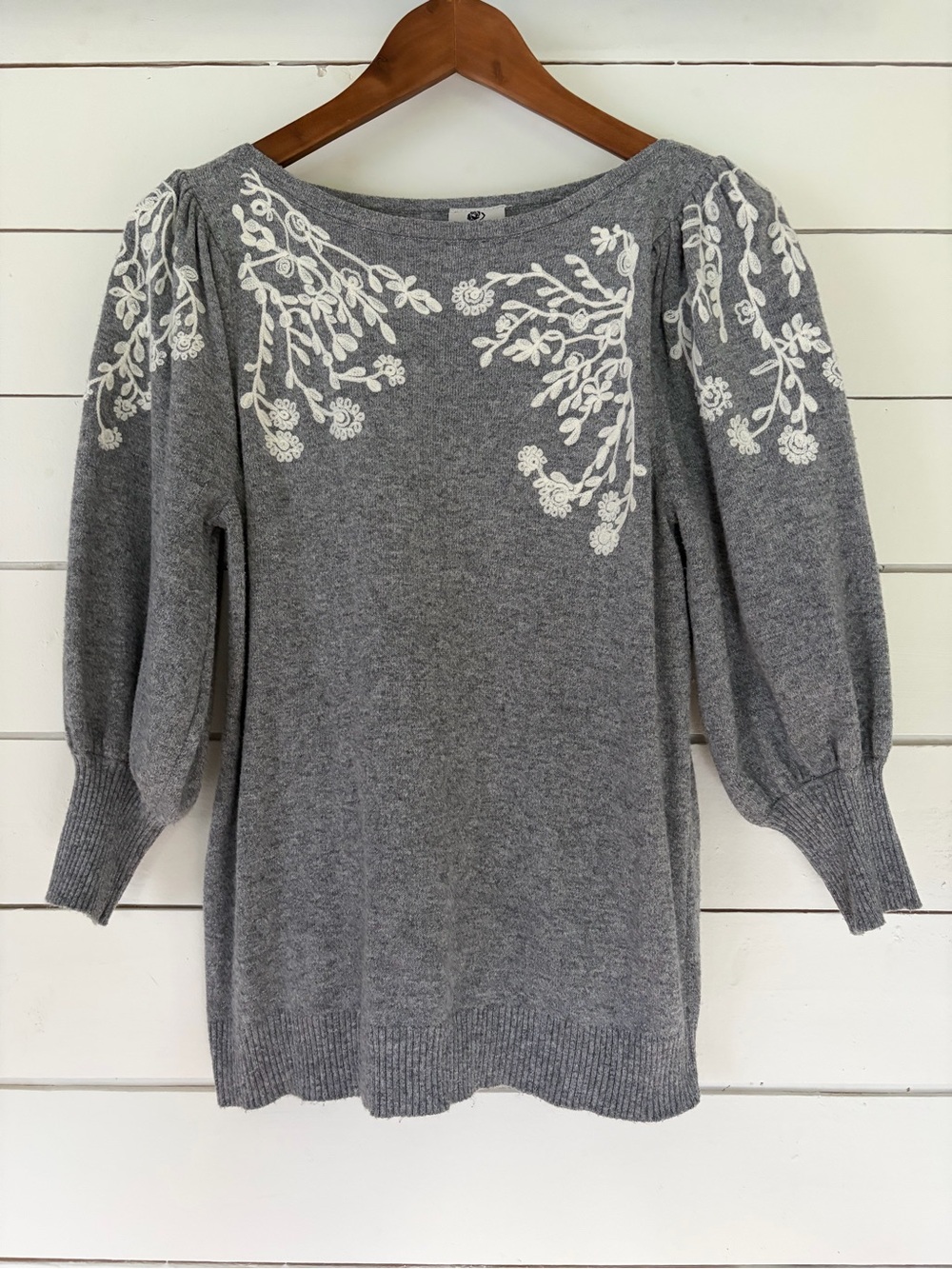 Rain & Rose floral embroidered sweater. Size: Small